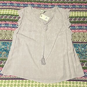 Ladies sleeveless shirt